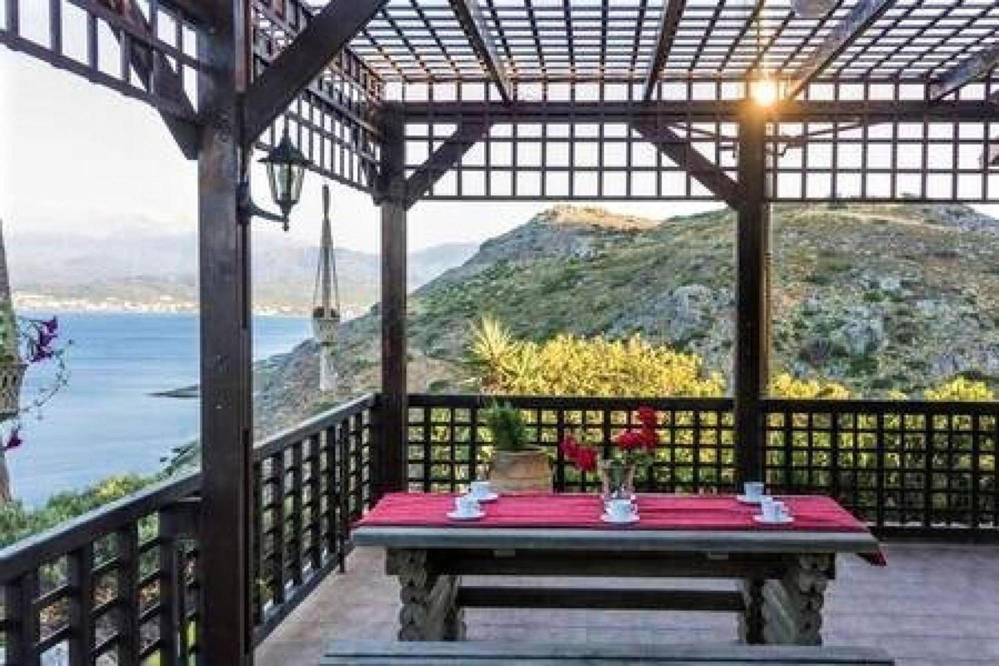 Villa Akrolithos With Private Pool Hriszí Aktí Haniá Kültér fotó