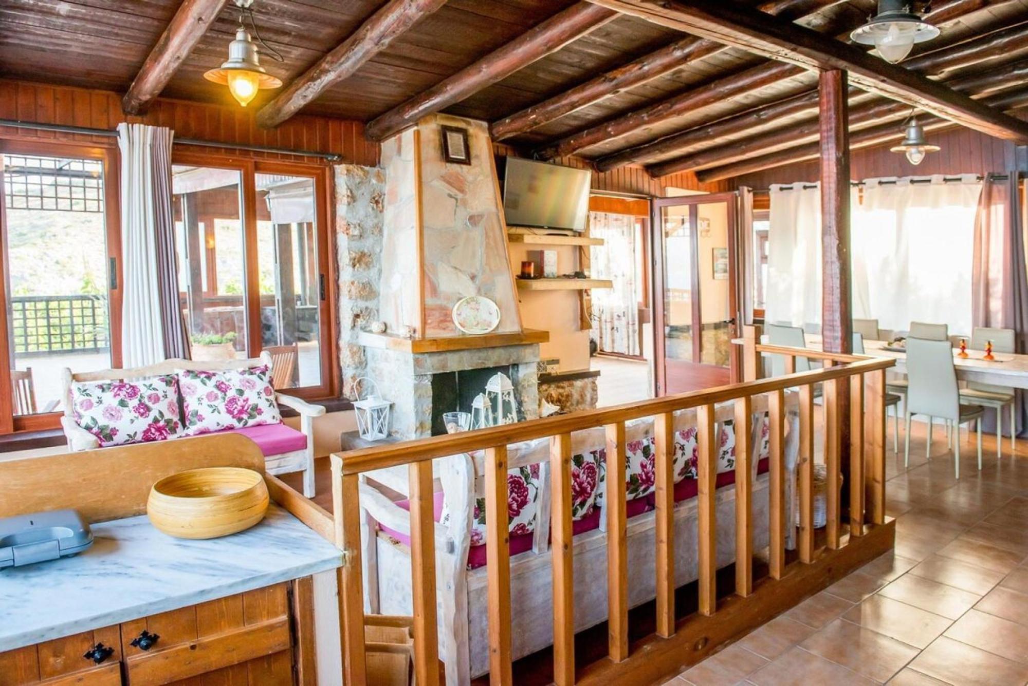 Villa Akrolithos With Private Pool Hriszí Aktí Haniá Kültér fotó