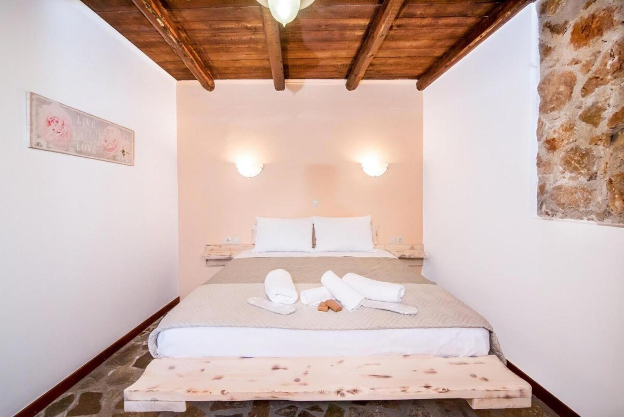 Villa Akrolithos With Private Pool Hriszí Aktí Haniá Kültér fotó